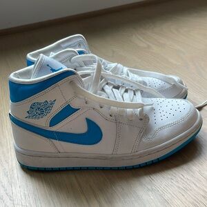 Air Jordan 1 UNC Nike woman’s size 7  baby blue excellent condition sneakers